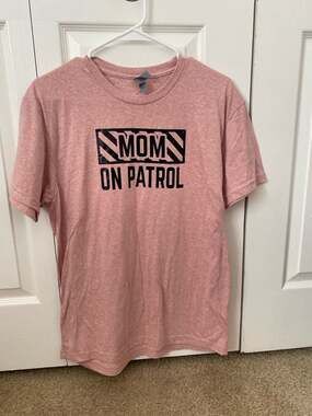 Next Level Mom On Patrol Pink Heather Graphic T-Shirt Size Medium